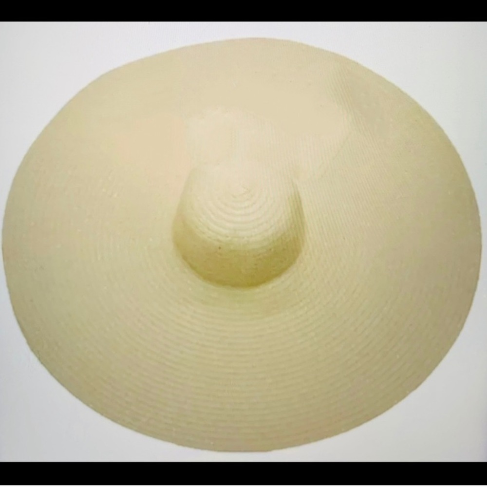 35” beach hat. Excellent condition, never worn.
